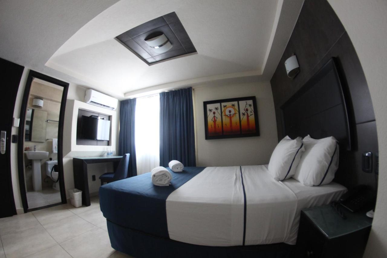 Hotel Portonovo Plaza Malecon Puerto Vallarta Exterior photo